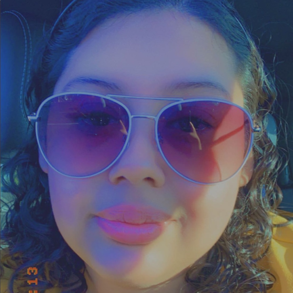 Meet your Posher, Estefany